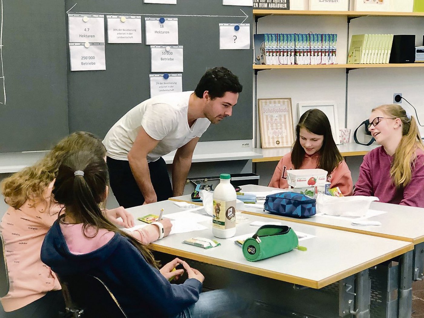 Simon Birrer aus Laupersdorf SO ist gelernter Landwirt und studiert an der HAFL Agronomie. Daneben bringt er im Auftrag von Agro-Image jungen Erwachsenen die Landwirtschaft näher und engagiert sich seit diesem Frühling auch im Vorstand.(Bild zVg)