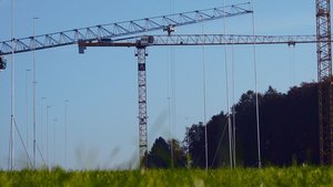 Investieren in einen Investieren in einen neuen Stall muss gut überlegt sein. Das Kapital wird auf Jahre hinaus gebunden und schränkt die Wahlfreiheit für andere Betriebszweige ein.