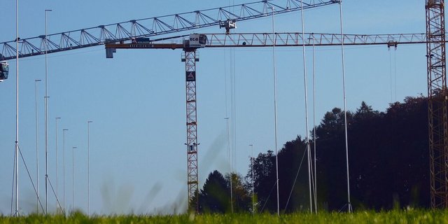 Investieren in einen neuen Stall muss gut überlegt sein. Das Kapital wird auf Jahre hinaus gebunden und schränkt die Wahlfreiheit für andere Betriebszweige ein.