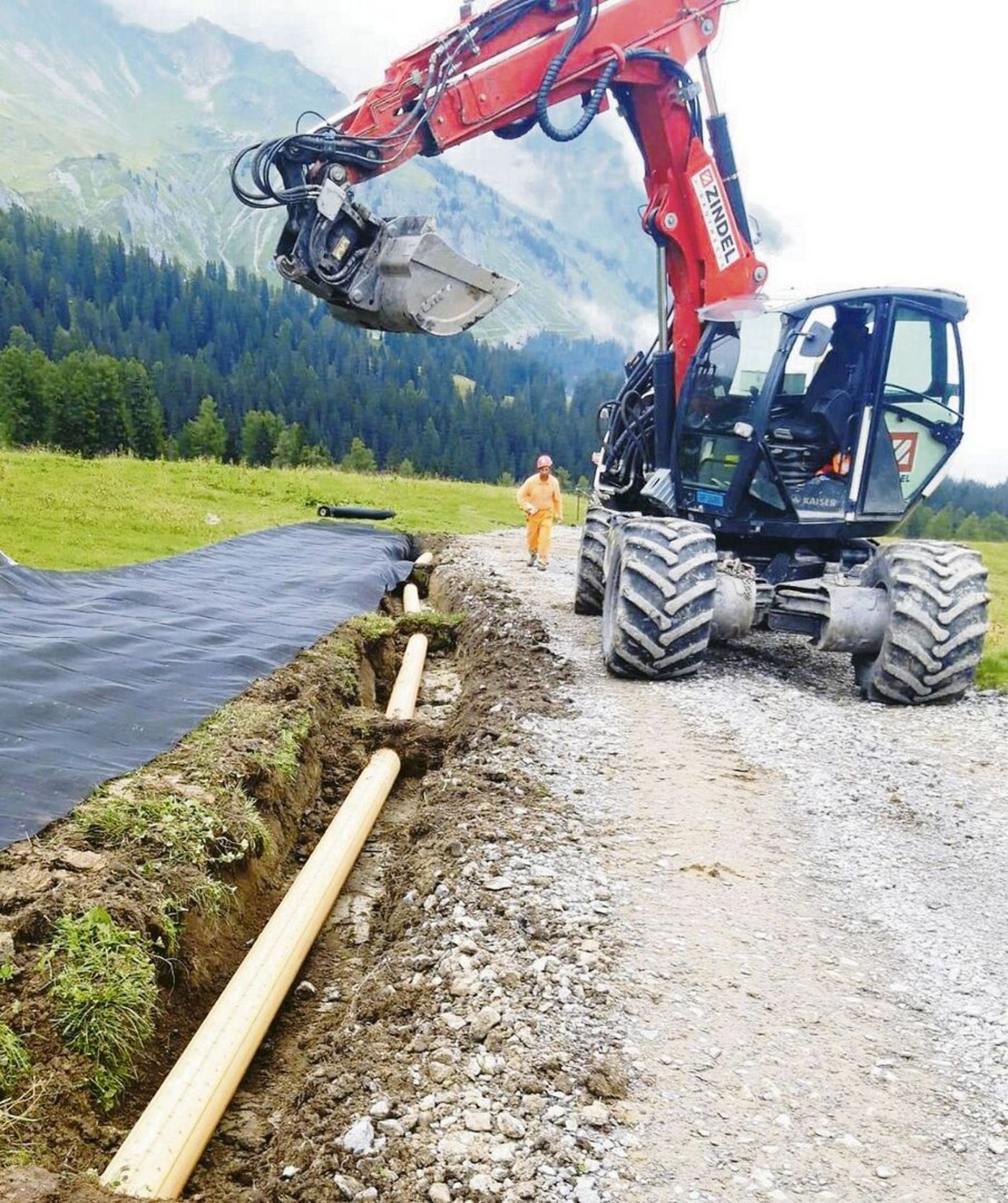 Die Sanierung und Instandhaltung der Alpwege gehört zu den jährlichen Vorbereitungsarbeiten.