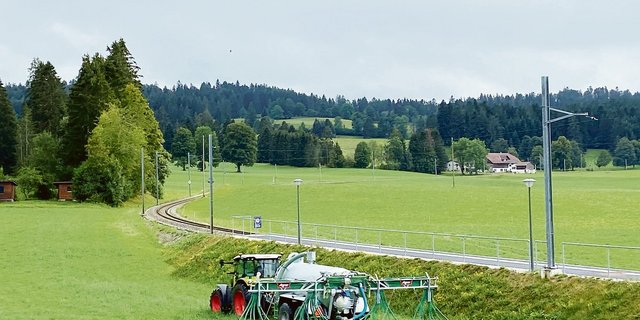 Er soll freiwillig bleiben: Nach dem Ständerat unterstützt auch die WAK-N eine Motion von Peter Hegglin, die kein Obligatorium für Schleppschläuche will. (Bild Adrian Krebs)