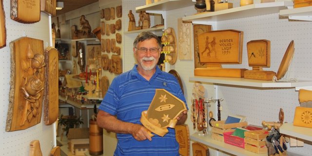 Ernst Weber ist stolz auf sein Geschäft, das es bald seit 40 Jahren gibt. (Bilder Andrea Wyss)