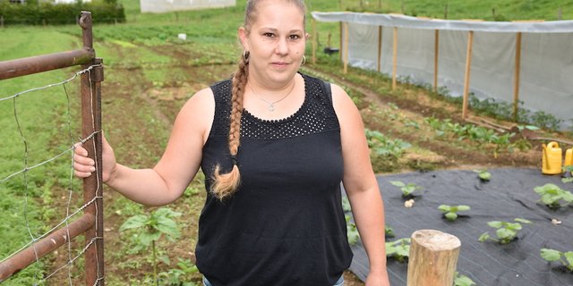 Melanie Hänggi liebt es, im Garten zu sein. Diese Leidenschaft floss auch in ihre Abschlussarbeit ein. (Bild Barbara Heiniger)