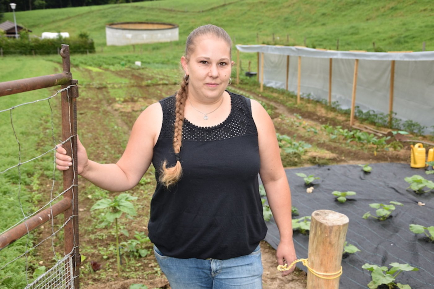 Melanie Hänggi liebt es, im Garten zu sein. Diese Leidenschaft floss auch in ihre Abschlussarbeit ein. (Bild Barbara Heiniger)