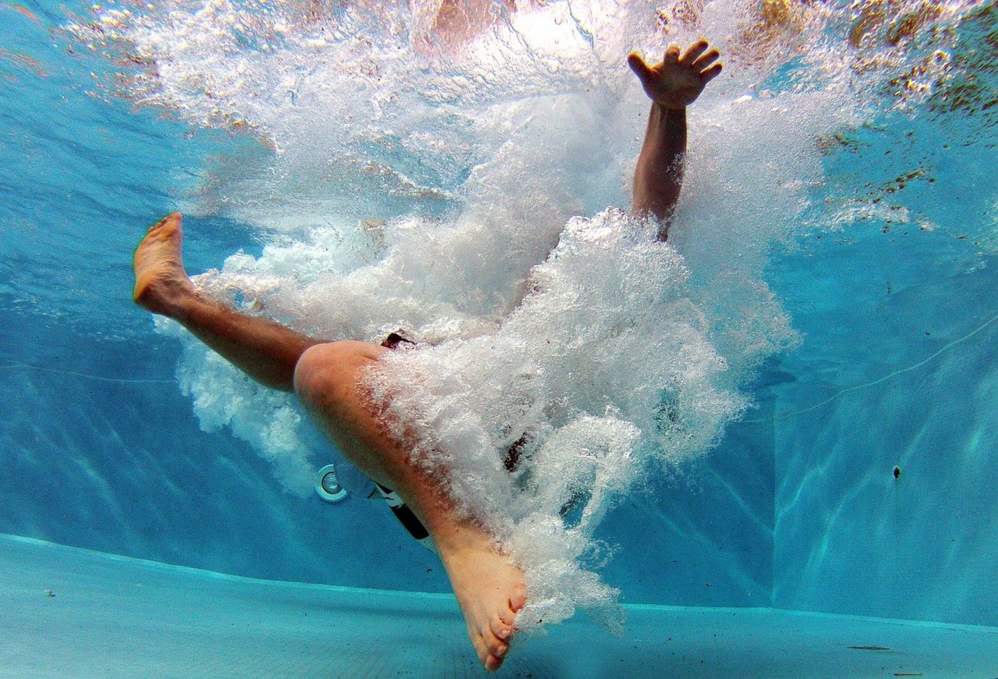 Diesen Sommer empfahl sich, wenn immer möglich ein Sprung ins kühle Nass. (Bild Pixabay)