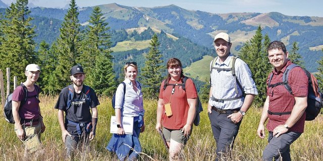 Sie begutachteten die Alpen in der Kommission I: David Stöckli, Amt für Landwirtschaft; Christoph Overney, Kommissionspräsident; Astrid Herren; Céline Magnine; der Förster Michael Ackermann und Nadine Degen (v. r. n. l.).