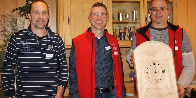 Bruno Koller (neu) , Toni Habermacher (neu Präsidänt), Herbert Volken (abgehender Präsident). (Bild Martina Schafer)