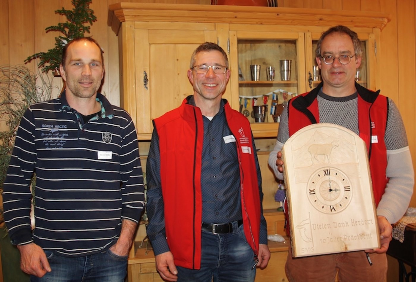 Bruno Koller (neu) , Toni Habermacher (neu Präsidänt), Herbert Volken (abgehender Präsident). (Bild Martina Schafer)
