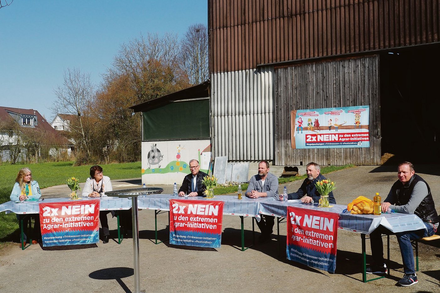 Die Mitglieder des Schaffhauser Komitees legen ihre Argumente dar (v. l. n. r.): Virginia Stoll, Nicole Herren, Hannes Germann, Christoph Graf, Hans-Peter Kern und Christian Müller.(Bild Christian Weber)