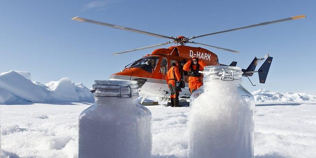 Selbst in entlegenen Gegenden wie der Arktis enthält Schnee inzwischen hohe Konzentrationen von Mikroplastik. (Bild Mine Tekman, Alfred-Wegener-Institut)