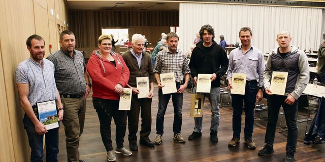 Die anwesenden geehrten Älpler: Mit ihren Erfahrungen und Erlebnissen könnten sie Bücher füllen.