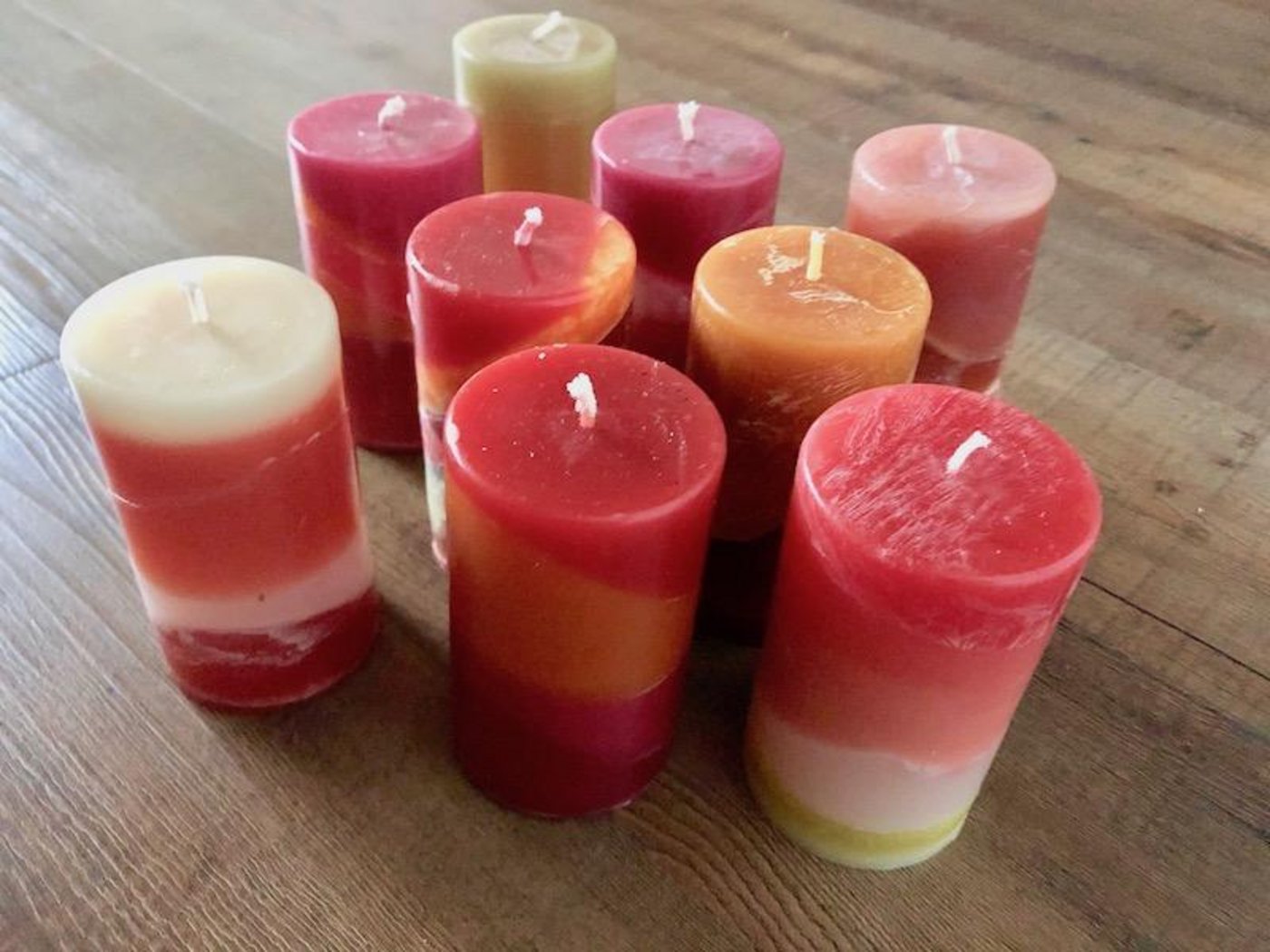 Aus Wachsresten und Kerzenstummeln gibt es neue Kerzen. (Bilder et)