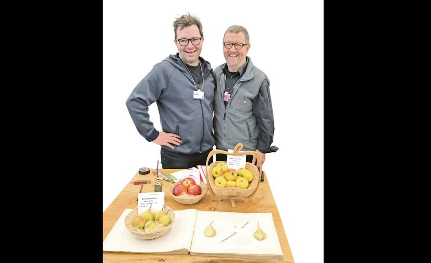 Künstler Sam Van Aken (l.) und Klaus Gersbach von Fructus verbinden  Landwirtschaft mit  Kunst. (Bild zVg)