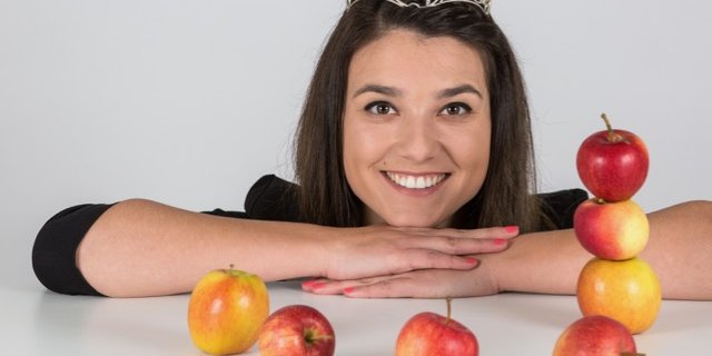 Am 29. September gibt die Thurgauer Apfelkönigin Marion Weibel an der Wega in Weinfelden ihr Krönchen ab. Potenzielle Nachfolgerinnen können sich jetzt bewerben. (Bild pd)