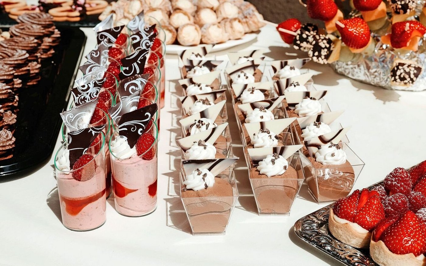 Marina Schmucki nutzt ihre Kreativität und bereitet Apéros oder Dessertbuffets vor. 