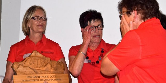 Grosse Rührung bei der Delegation der Urner Bäuerinnen. (Bild jw)
