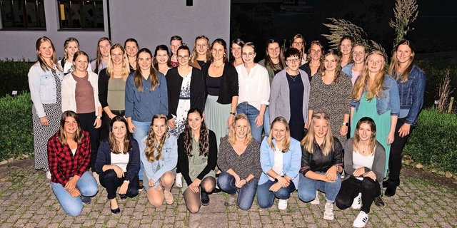 Die Absolventinnen des Vollzeit- und des modularen Gesamtlehrganges.