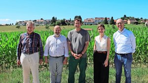 Stellten das Projekt Stellten das Projekt vor: Wolfgang Sturny, Swiss No-Till; Daniel Imhof; David Jaccoud; Aude Jarabo, Agroimpact; Eugenio Simioni (v. l. n. r.).