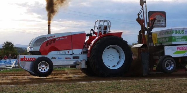 Das Tractor Pulling in Knutwil ist umstritten. (Bild Archiv)