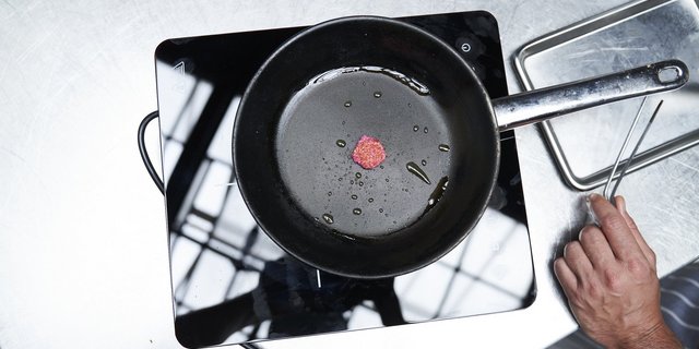 Das Start-Up stellt bisher Mini-Burger her. (Bild zVg Mirai Foods)