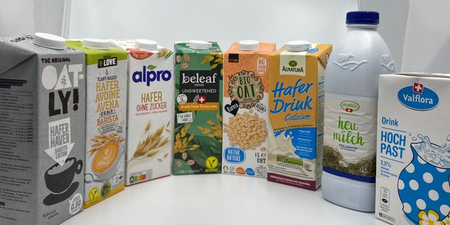 Die Treiber des Haberbooms: Drinks, welche Milch (rechts im Bild) imitieren sollen. Als einzige hat bisher Emmi einen Haferdrink mit Schweizer Rohstoff im Angebot (Beleaf, 4. v. l.). (Bild akr)