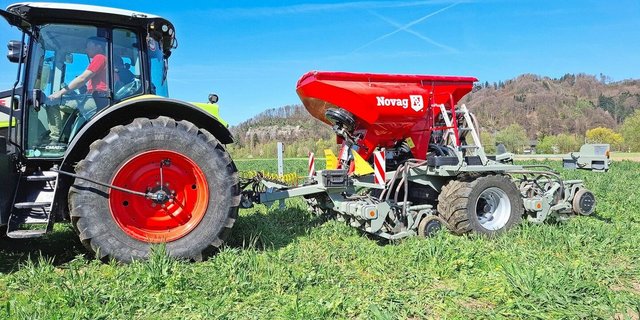 Mit der Direktsaatmaschine von Novag sät Armin Steiner auch Reihenkulturen wie Zuckerrüben.