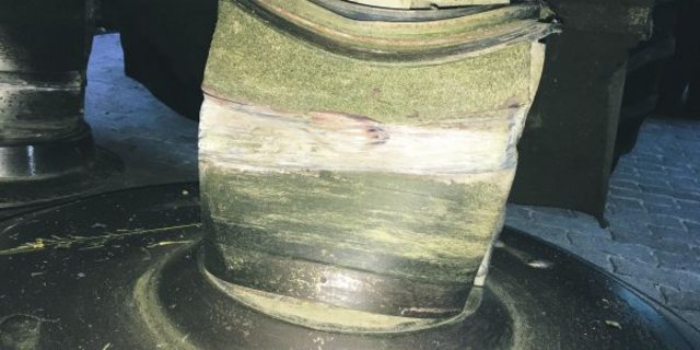 Nach der Kollision mit einem Schacht, sah eine Trommel des Frontmähwerks von Beat Lerch so aus. (Bild bl)