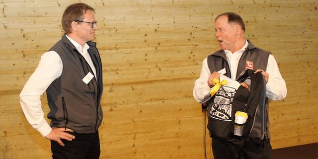 Bild: Links der neu gewählte Mooh-Präsident Martin Hübscher und rechts der bisherige Präsident Robert Bischofberger. (Bild Hans Rüssli)