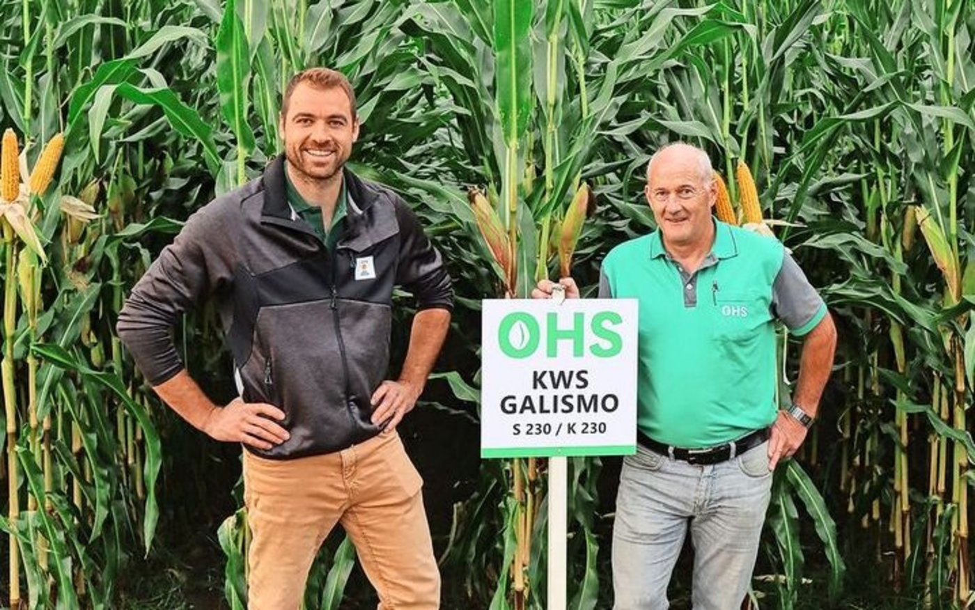 Fabian Roth und Noldi Alpiger von Otto Hauenstein Samen (r.) an der Feldbegehung in von der Schweizersholz SG. 