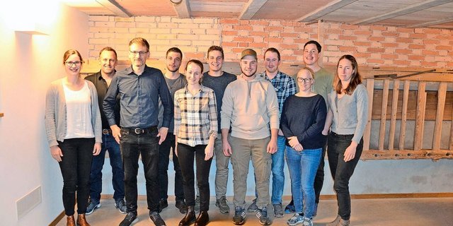 Der Vorstand der Berner Junglandwirte mit Gastgeber Felix Neuenschwander (Zweiter von links) und Refernt Simon Lanz (Dritter von Links)