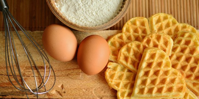 Trotz Sommerhitze verkaufen sich Schweizer Eier nicht schlecht. (Symbolbild Pixabay)