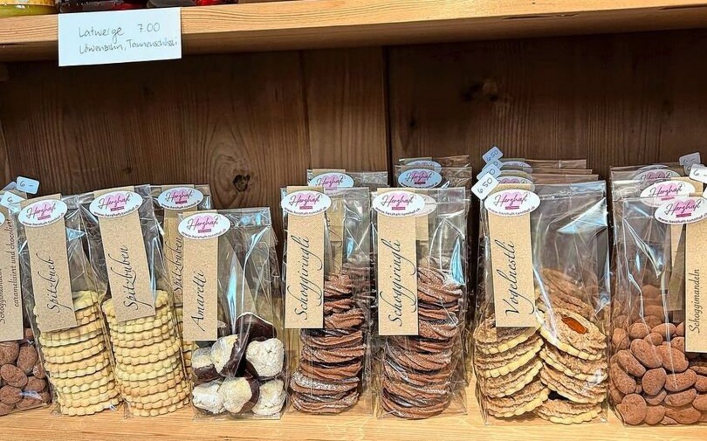 Ausgewählte Produkte bietet sie im eigenen Hofladen an. 