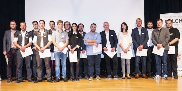 "Ein diplomierter Milchtechnologe ist gerüstet für eine Kaderstelle in der Industrie bzw. im Gewerbe oder dafür, einen eigenen Betrieb zu führen – sei es fachlich oder auch betriebswirtschaftlich. Diesen hochqualifizierten Fachkräften stehen Tür und Tor in unserer Branche offen», sagte Thomas Arnold, Präsident des Schweizerischen Milchwirtschaftlichen Vereins SMV. (Bild zVg)