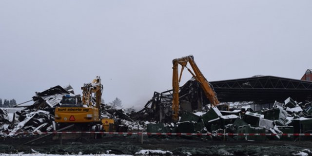 Beim Grossbrand in der Tobi Seeobst AG war Sachschaden in Millionenhöhe entstanden. (Bild Stefanie Giger)