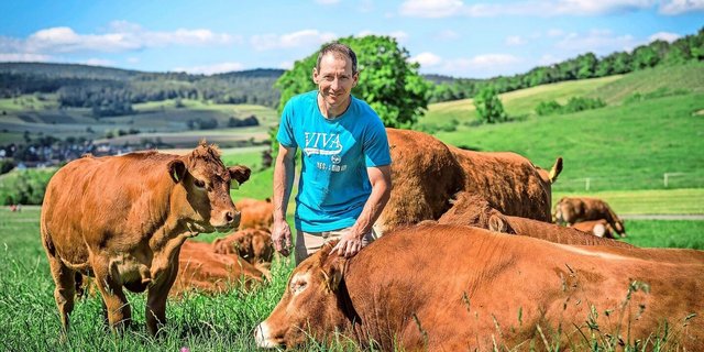 Am 12. September findet der Liebegger Herbsttag bei Reto Pfister statt. Themen sind Futterbau, Bodenbearbeitung, Gründüngungen, Biodiversität und Grünlandmechanisierung.