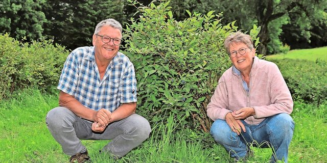 Christa und Oskar Felder haben jahrelange Erfahrung in der Direktvermarktung. Auf die Pflanzung ihrer Haskap-Beeren-Sträucher würden sie heute verzichten.