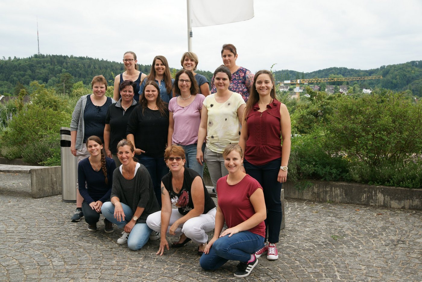 Diese Damen feierten den Abschluss der berufsbegleitenden Fachausbildung Bäuerin am 3. Juli. (Bilder zVg)Abschlussbild der Fachbildung Bäuerin am Strickhof. (Bilder zVg)
