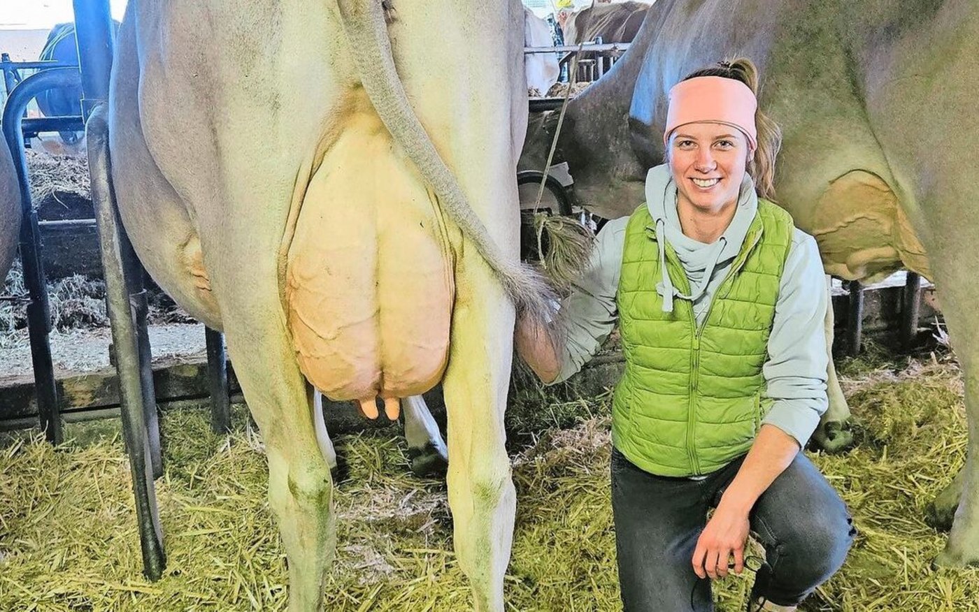 Patrizia Hobi, Braunviehkönigin 2017 und OK-Präsidentin der Swiss Classic 2024, züchtet und hält mit Leidenschaft Braunvieh-Kühe. 