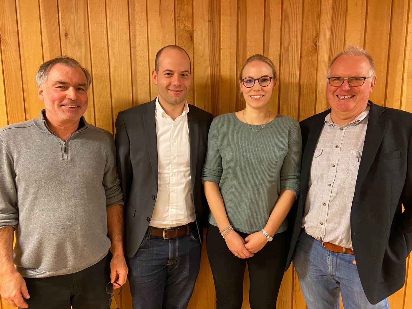 Martin Lichtenhahn (Geschäftsführer BGS), Matja Nuic (Direktor VSGP), Ilona Stoffel (PM Gemüse bei Bio Suisse) und Hansueli Müller (Präsident BGS, v.l.). (Bild akr)