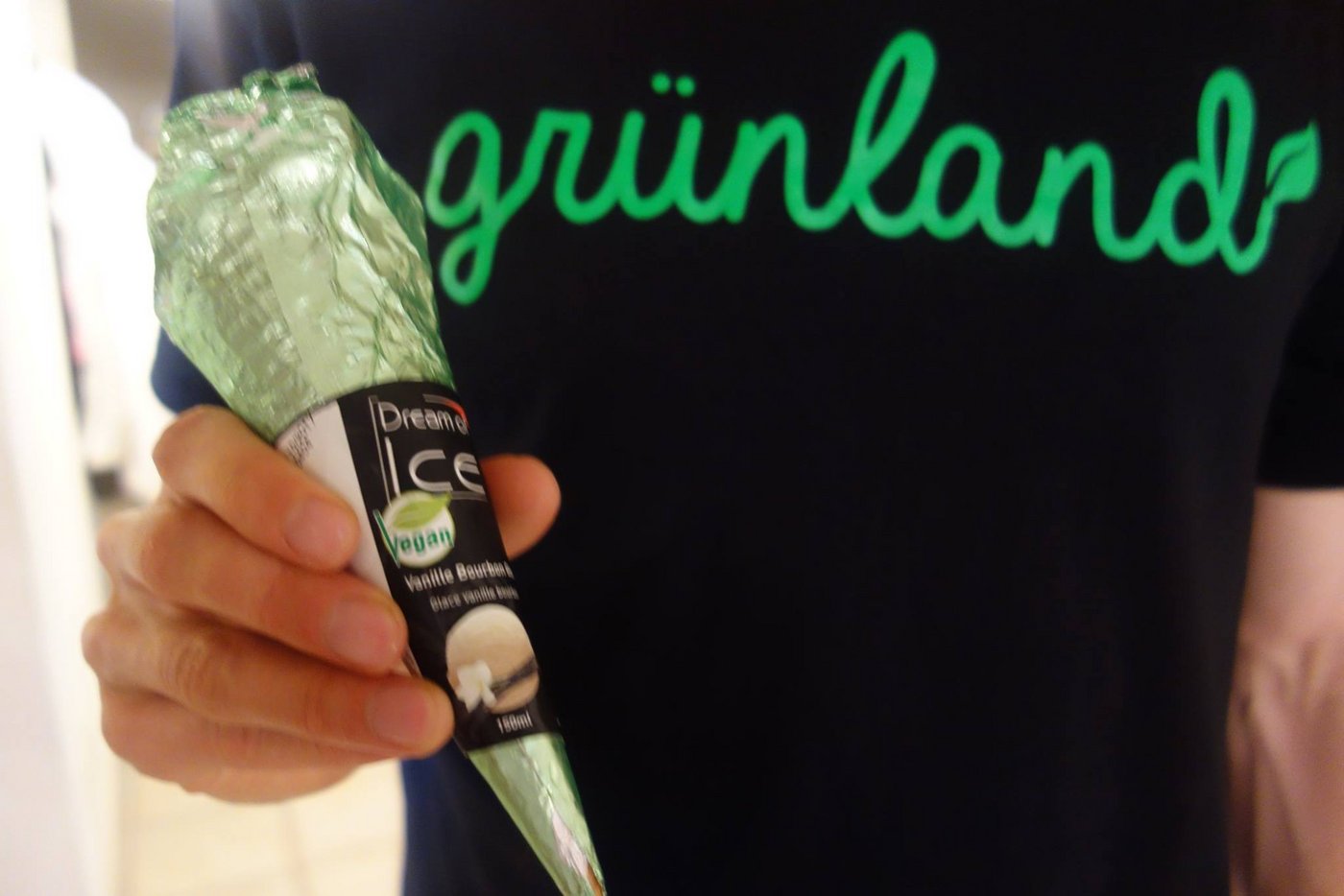 Bei «Grünland» gibts beispielsweise veganes Glace zu kaufen. (Bild Grünland Bio-Laden/Facebook)