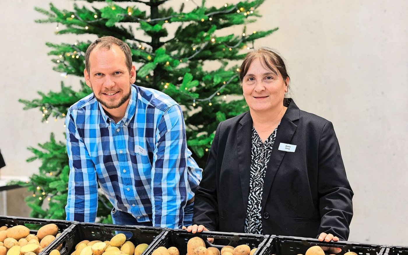 Tobias Gelencsér, Co-Leitung Gruppe Anbautechnik Ackerbau vom FiBL, und Sonja Basler, Bereich Pflanzenbau und Agrartechnik vom Strickhof, haben die vorweihnachtlich stattfindende Kartoffeltagung heuer organisiert. 