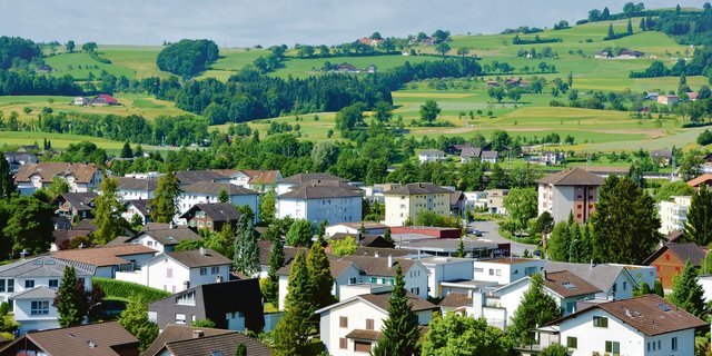 Blick auf den Städtli-Rand von Sursee: Biodiversität soll auch im Siedlungsraum an Bedeutung gewinnen.(Archivbild BauZ)