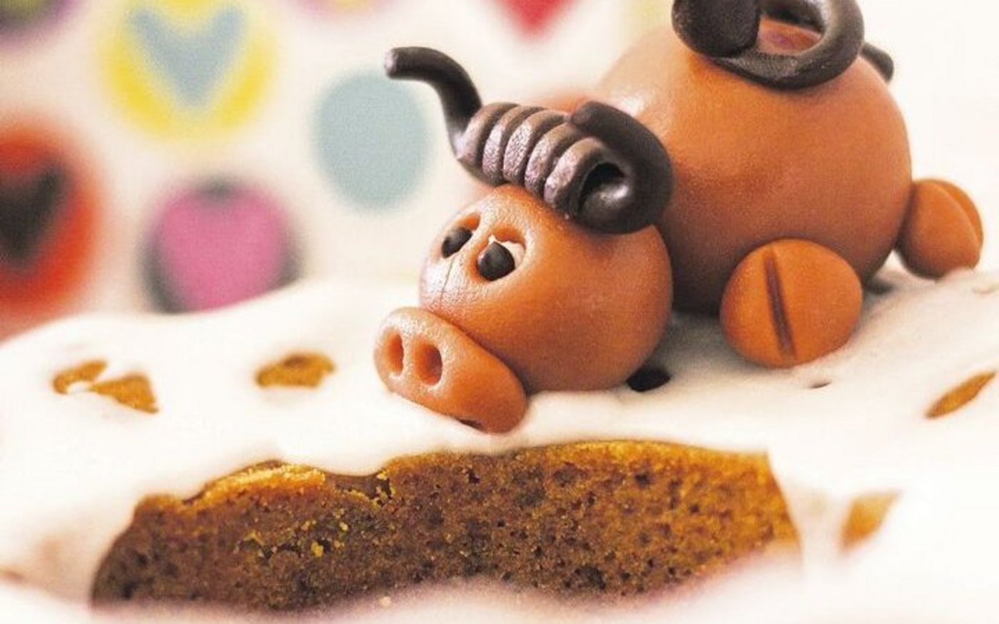 Marzipan ist süss und sorgt nach dem Verzehr womöglich für Glücksgefühle: Gut fühlt sich auch eine Person, der mit Freundlichkeit begegnet wird.