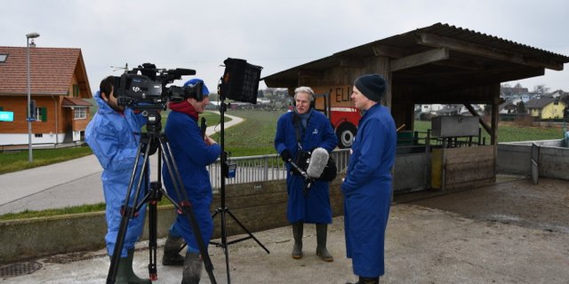 Ungewohnte Rolle für Adrian Ziswiler: Bei den Dreharbeiten wurde er von einem dreiköpfigen Kamerateam begleitet. (Bilder Anicom)