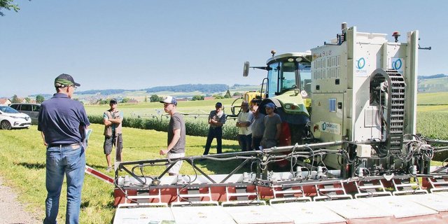 Die Balkenbreite von Crop-Zone beträgt neun Meter. Damit wird eine Flächenleistung von zwei Hektaren pro Stunde erreicht.