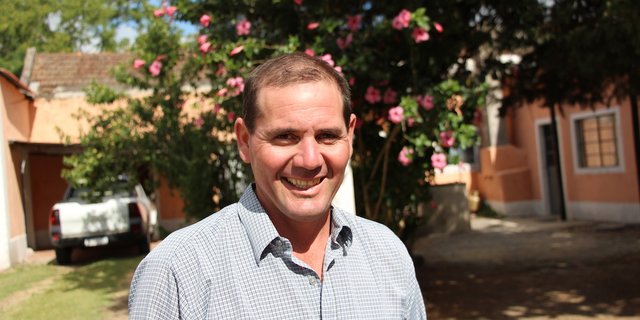 Carlos Hodel, Milchbauer in Colonia Miguelete am Rio de la Plata, Uruguay. Seine Vorfahren stammen aus  dem Kanton Luzern.