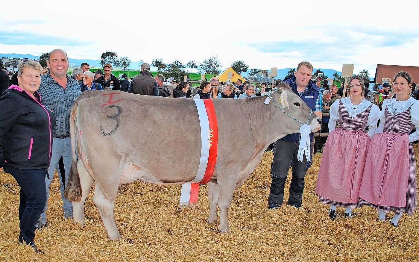 Arcas Alessia von der GG Franz und Thomas Sigrist, Wollerau, war die schönste OB-Kuh in Schindellegi.